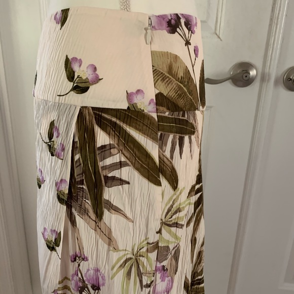 VINCE. wrap effect floral print crepe skirt - Picture 12 of 16